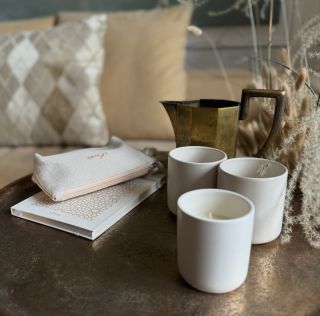 Malý plameň, veľká mágia.🕯️🌟 Sviečka je viac než len doplnok – je to symbol pokoja, stíšenia a chvíle, ktorú venuješ sama...